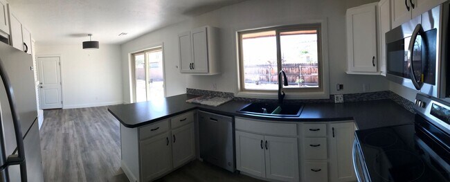 Building Photo - Beautifully remodeled 4 bedroom home with fully fenced backyard in Bloomington Hills with RV parking