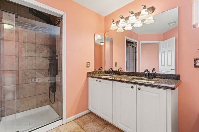 Building Photo - Spacious 5-Bedroom Fredericksburg Home with Flexible Living & Over 3,500 Sq Ft