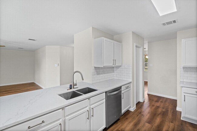 Building Photo - 2140 Hacienda Ct