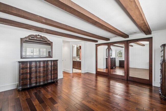Building Photo - Charming 3BD Home in Coveted Newport Heights