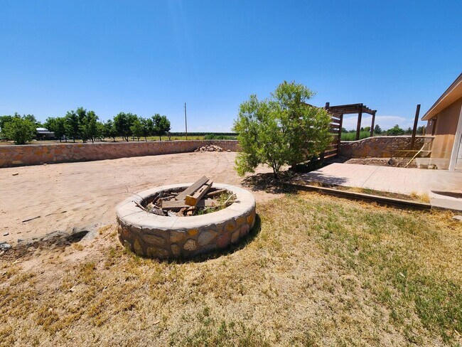 Building Photo - 1535 Vajillo Ln