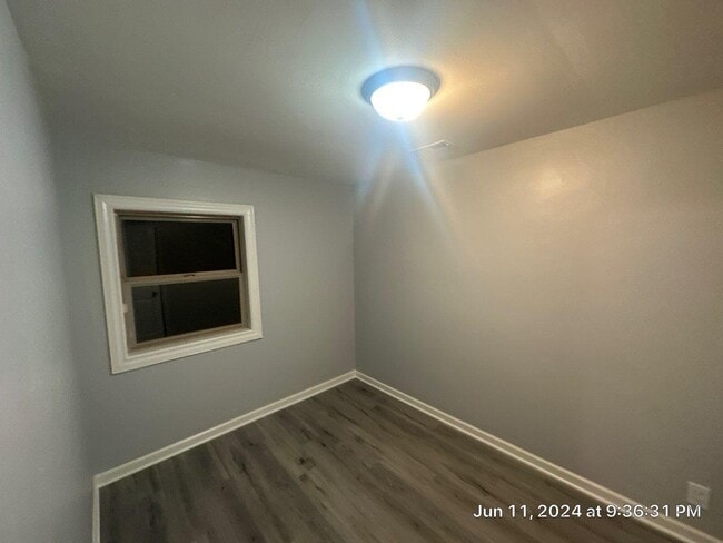 Building Photo - 618 Meadow Ave