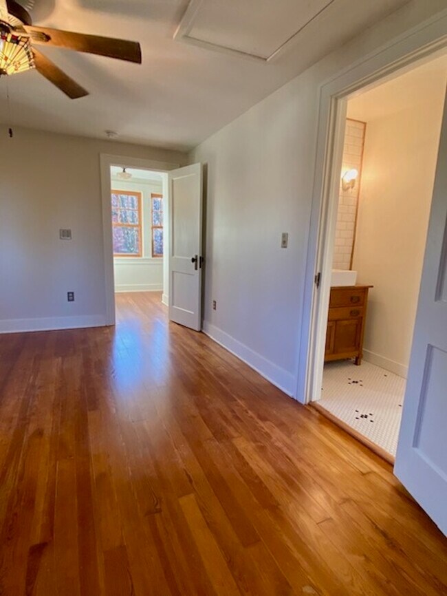 Building Photo - 412 W Ila St