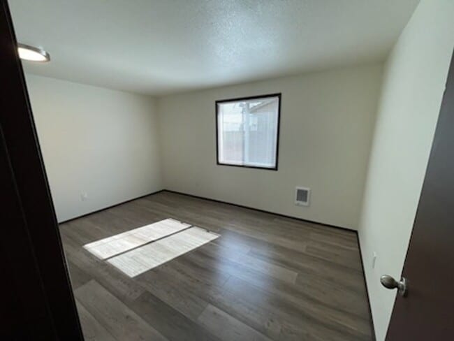 Building Photo - Newly Remodeled 3 Bedroom 1 Bathroom Ranch...