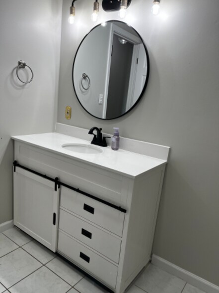 Building Photo - 3905 Carriage Hill Dr