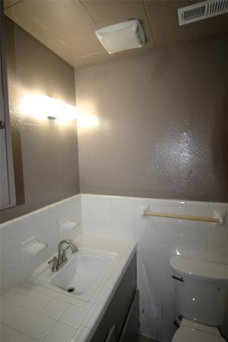 Building Photo - 3130 S Llewellyn Ave