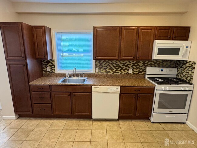 Building Photo - 154 George St