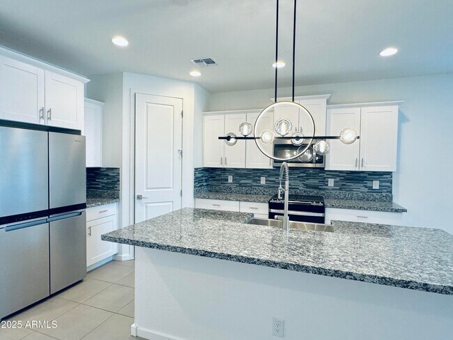Building Photo - 12647 W Country Club Trail