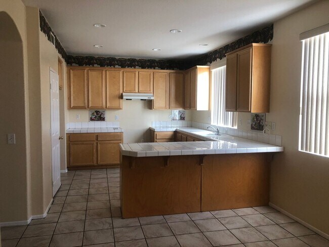 Building Photo - Spacious 4bd/2.5ba house in Moreno Valley on Blazer Ct!