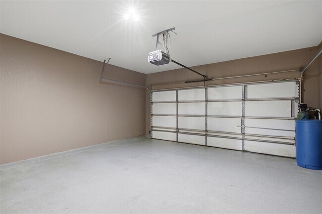 Building Photo - 2302 Brookhollow Terrace