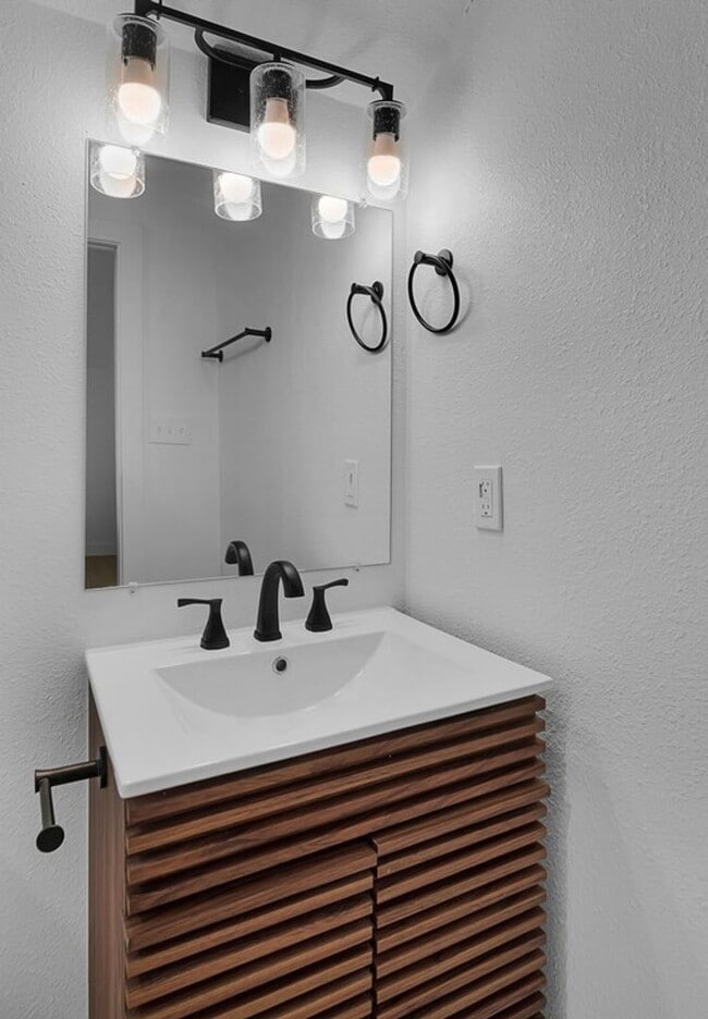 Building Photo - Newly remodeled 4BD 3BA Home in Waco