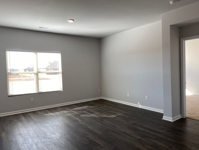 Building Photo - Four years old newer Four Bedroom in Meridianville