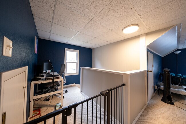 Building Photo - 1606 Grotto St N