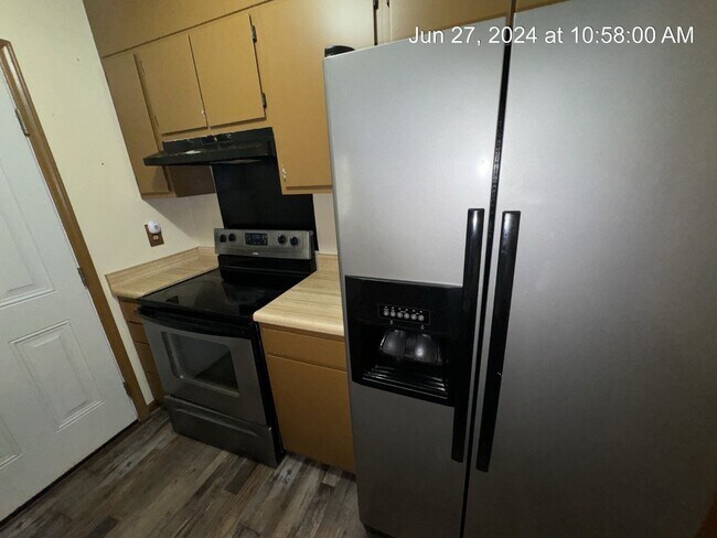 Building Photo - 501 Hollyberry Ln