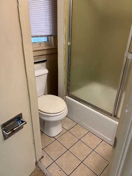 Building Photo - 29 Maple Ave