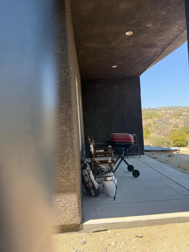 Building Photo - 60913 Manzanita Rd