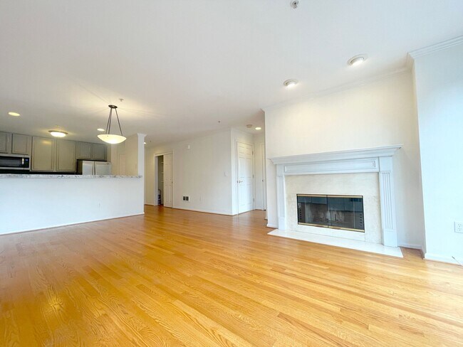 Building Photo - Twin Peaks: Remodeled Condo with Garage Pa...