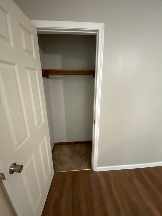 Building Photo - 131 Lake Dr