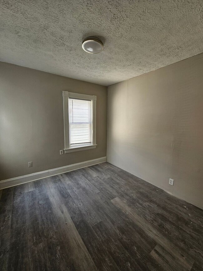 Building Photo - 6710 Vine St