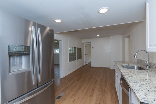 Building Photo - 2 Bed, 2 Full Bath Single Family Home in H...