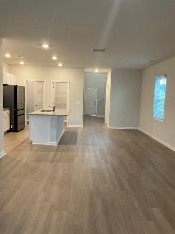 Building Photo - 8147 Forest Edge Dr