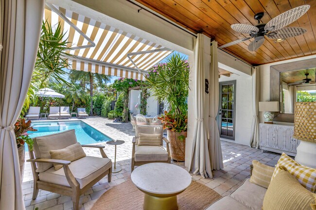 Building Photo - 1216 N Palmway