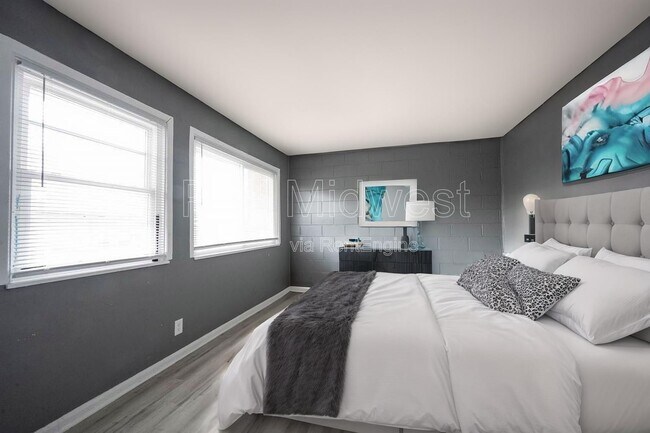 Building Photo - 6056 E 16th St