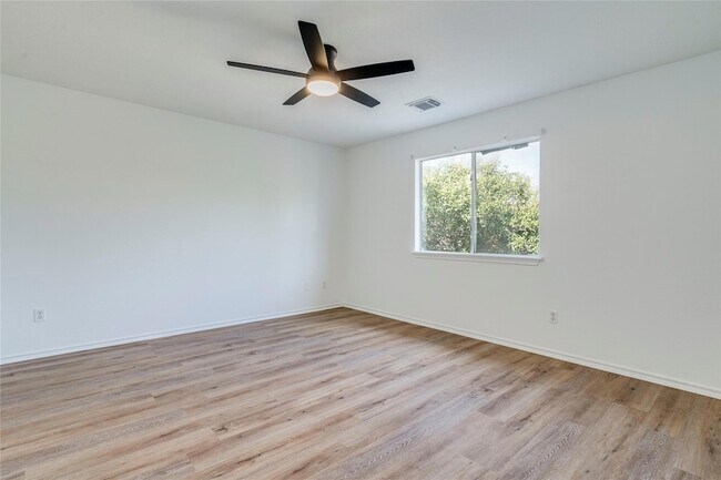 Building Photo - 1106 Hughmont Dr