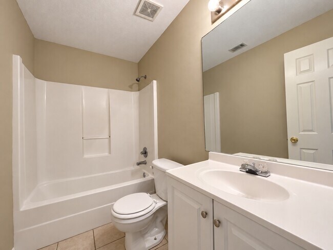 Building Photo - 6107 Blackstone Dr