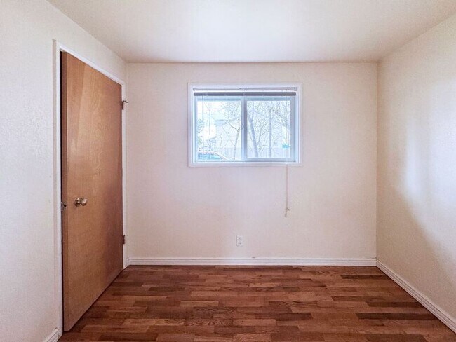 Building Photo - 1161 N Park Ave