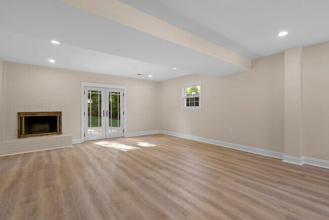 Building Photo - 3 Bed 2.5 Bath - Bethesda Split Level Single Family - Move In Ready