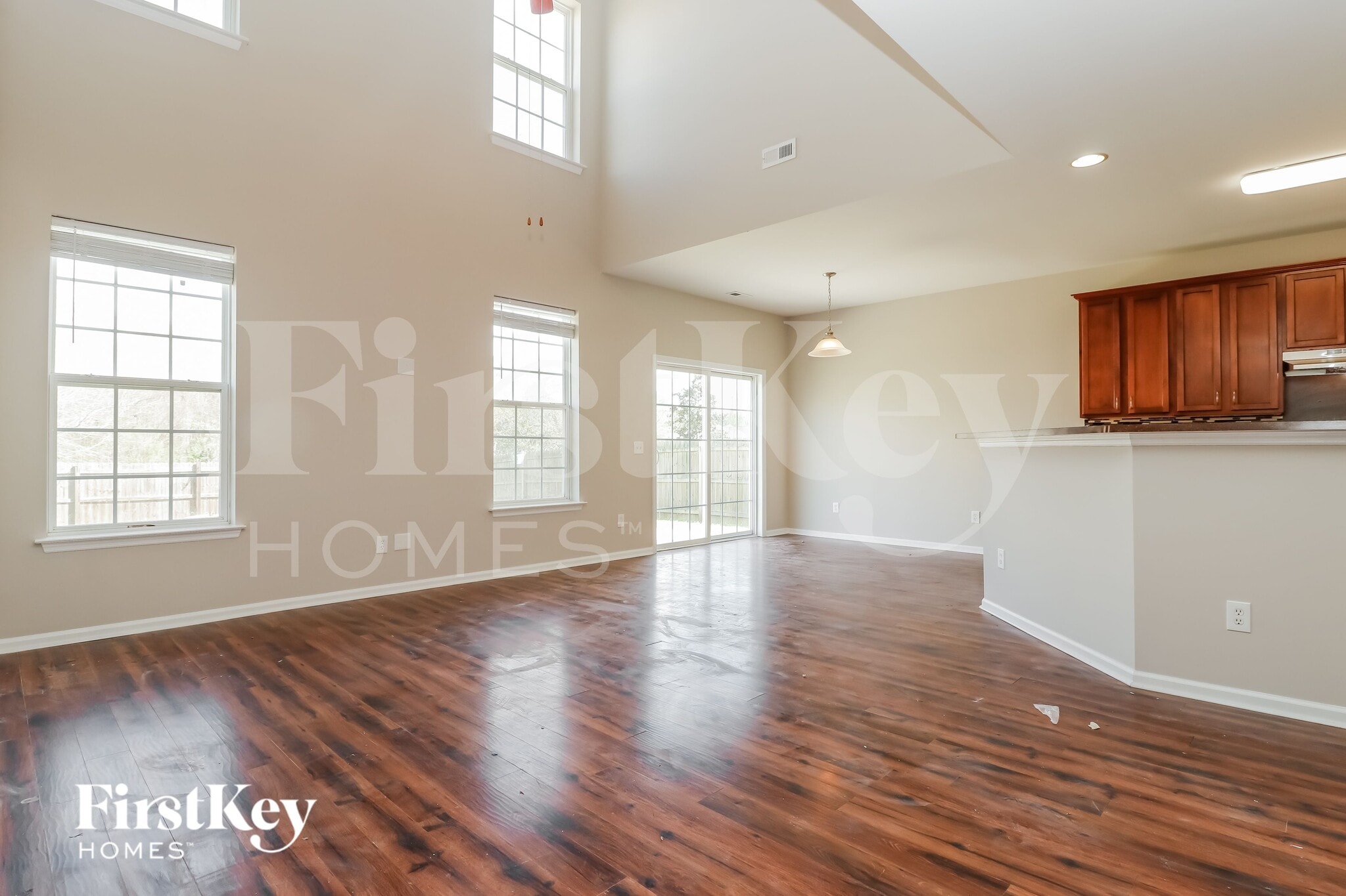 Building Photo - 223 Silk Oak Dr