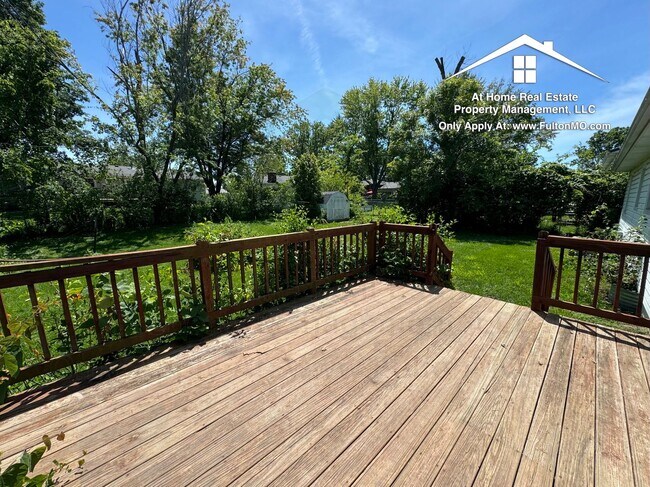 Building Photo - 1304 Bradley Ln