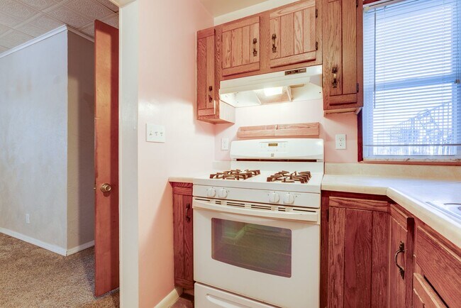 Building Photo - AVAILABLE NOW! 3 bed, 2 bath AMAZING House in Allentown!!!