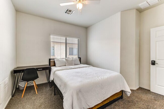 Building Photo - 2313 N Presidential Dr