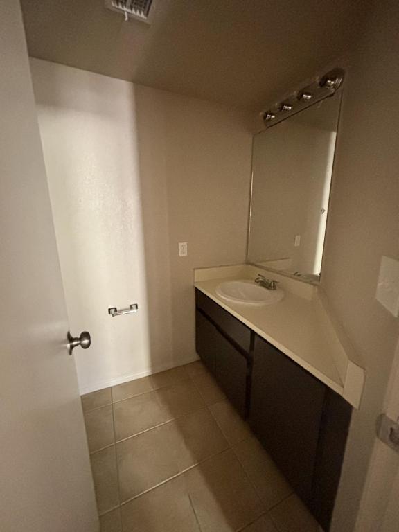 Building Photo - 3556 W Avenida Del Mar