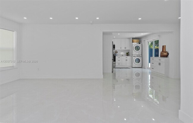 Building Photo - 1473 NE 30th Ct