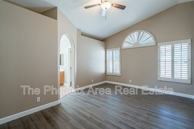 Building Photo - 6203 E Grandview St