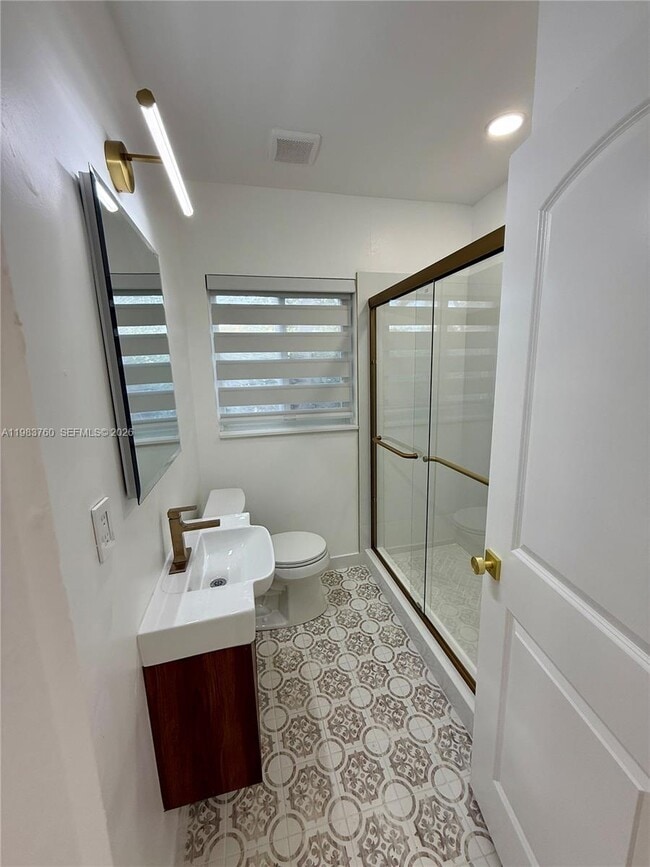 Building Photo - 1215 SW 15th St