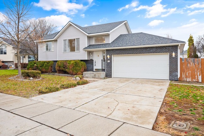 Building Photo - Charming Single Family Home in Post Falls!!