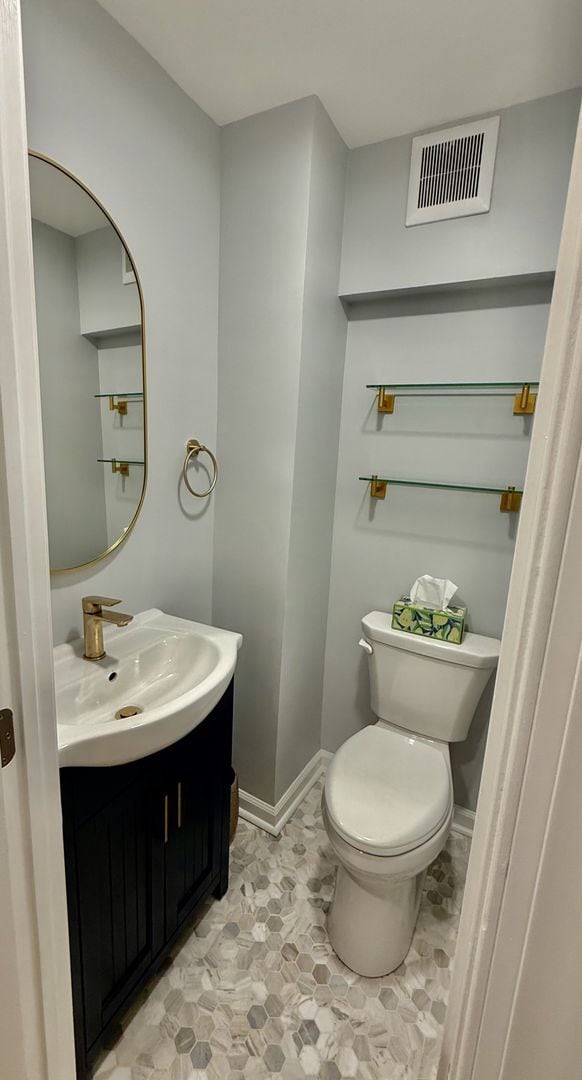 Building Photo - RARELY Offered completely RENOVATED PACKER PARK 3 Bedroom/2.5 Bath HOME w/ Central AC-HARDWOOD Fl...