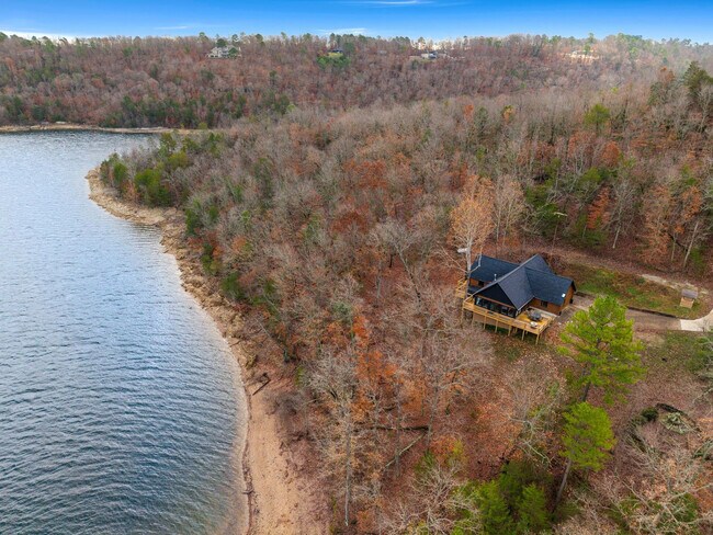 Building Photo - 19412 Pinecrest Ln