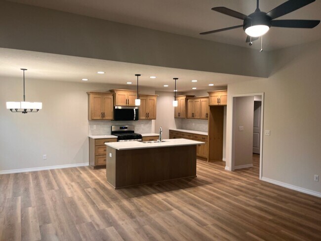 Building Photo - Beautiful, brand-new, 3-bedroom, 2-bath home in Nixa with a 3-car garage.