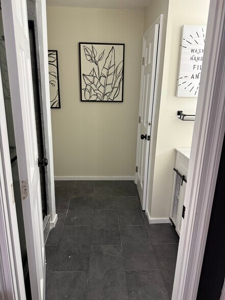 Building Photo - 4440 Renwood Dr