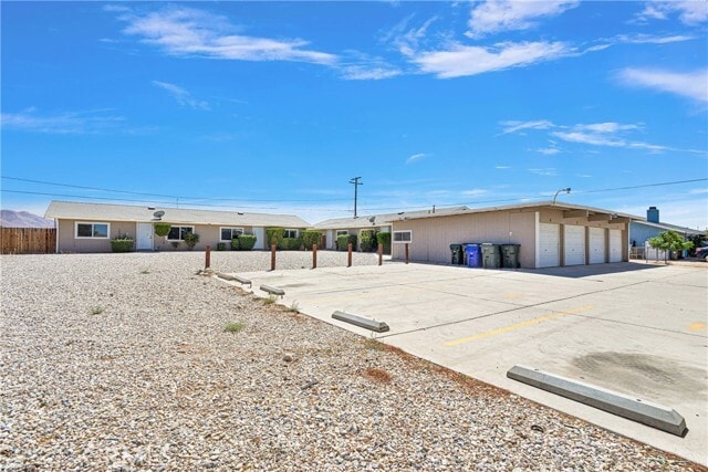 Building Photo - 20933 Sioux Rd