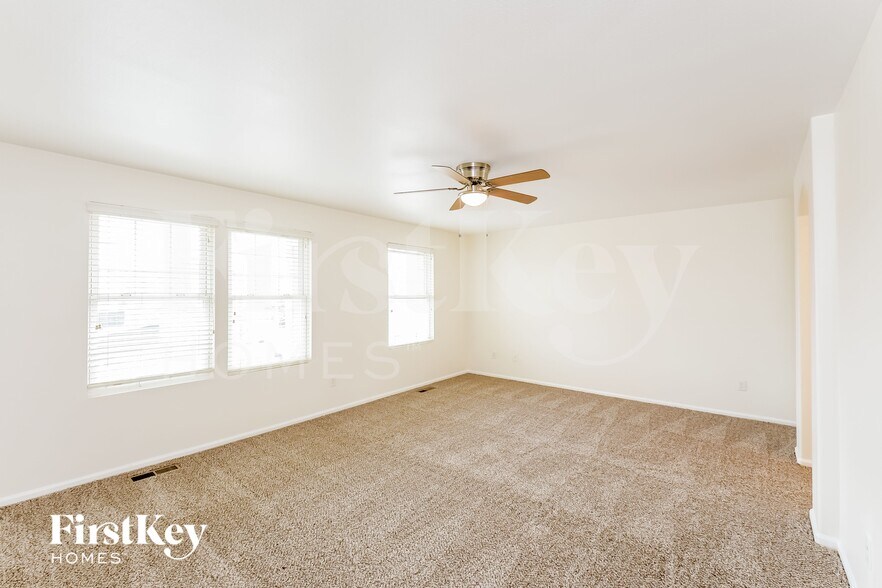 Building Photo - 3011 S Jericho Way