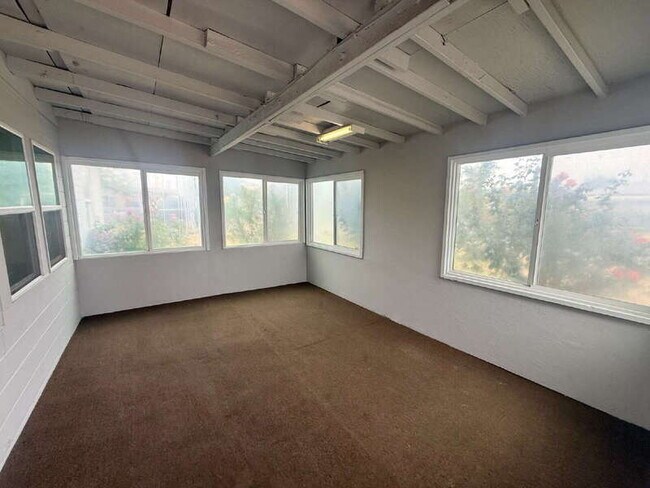 Building Photo - 3525 N Fontana Ave