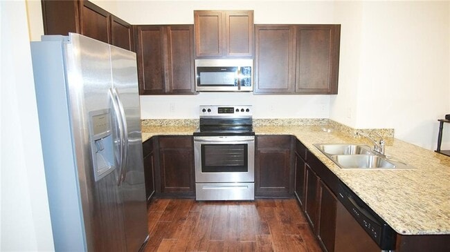 Building Photo - 813 Blue Hill Ln