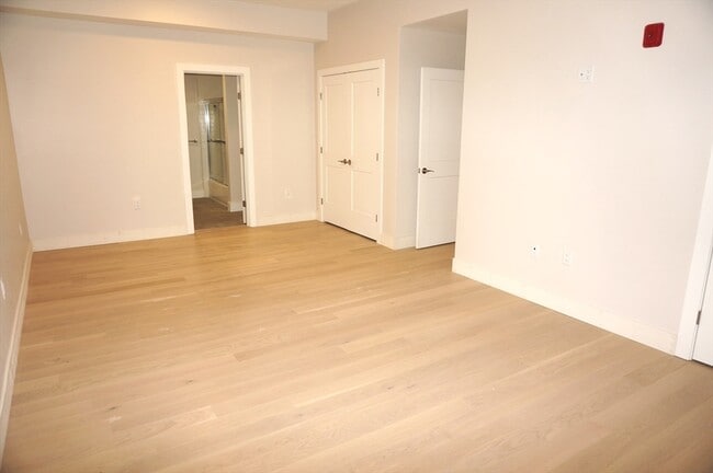 Building Photo - 99 Moody St