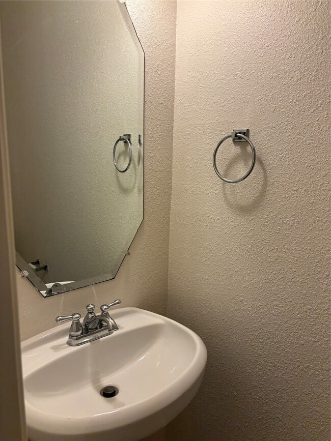 Building Photo - 1417 Paige St